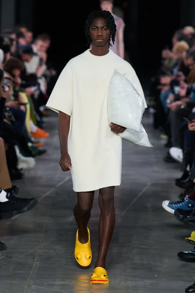 Look 18